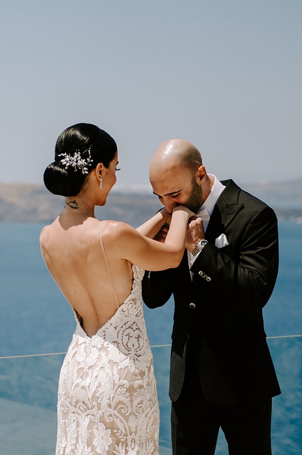 intimate-wedding-santorini-romantic-blooms-fairy-lights_20