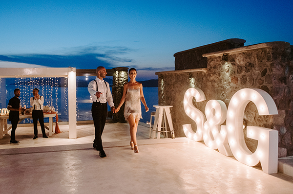 intimate-wedding-santorini-romantic-blooms-fairy-lights_34