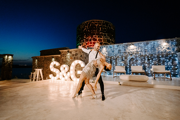 intimate-wedding-santorini-romantic-blooms-fairy-lights_41