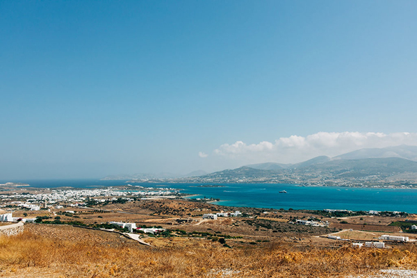 summer-destination-wedding-antiparos-fuchsia-boungainvilea_06