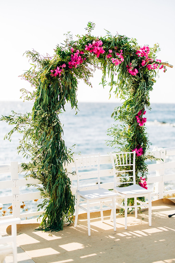 summer-destination-wedding-antiparos-fuchsia-boungainvilea_17