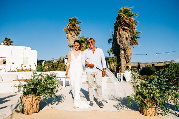 summer-destination-wedding-antiparos-fuchsia-boungainvilea_18