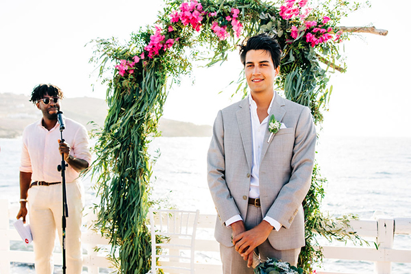 summer-destination-wedding-antiparos-fuchsia-boungainvilea_19