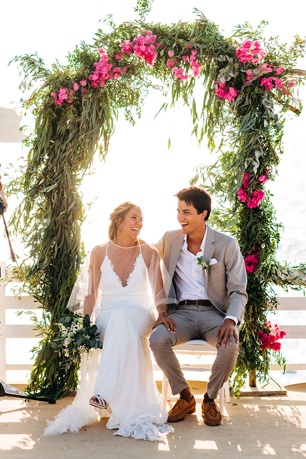 summer-destination-wedding-antiparos-fuchsia-boungainvilea_22