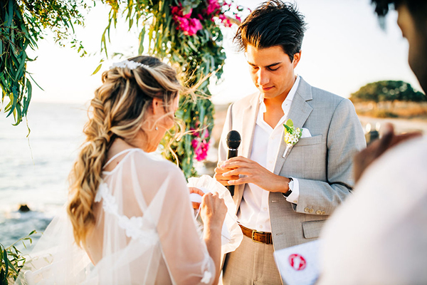 summer-destination-wedding-antiparos-fuchsia-boungainvilea_28