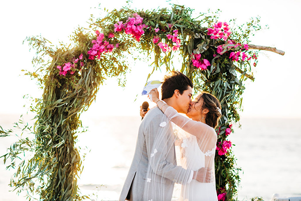 summer-destination-wedding-antiparos-fuchsia-boungainvilea_29