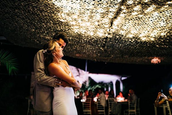 summer-destination-wedding-antiparos-fuchsia-boungainvilea_40