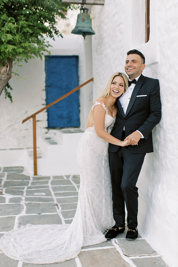 luxurious-summer-wedding-sifnos-romantic-blossoms-white-hues_03