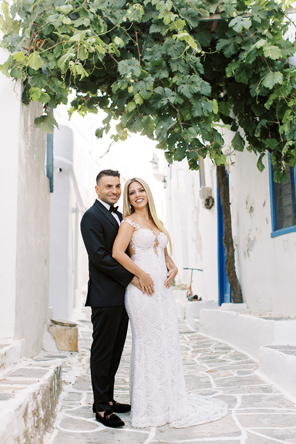 luxurious-summer-wedding-sifnos-romantic-blossoms-white-hues_03x