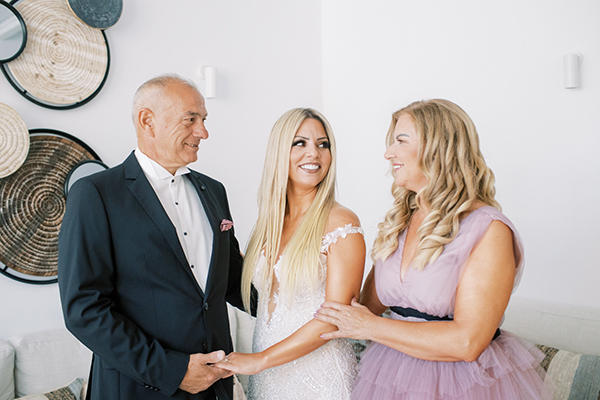 luxurious-summer-wedding-sifnos-romantic-blossoms-white-hues_11