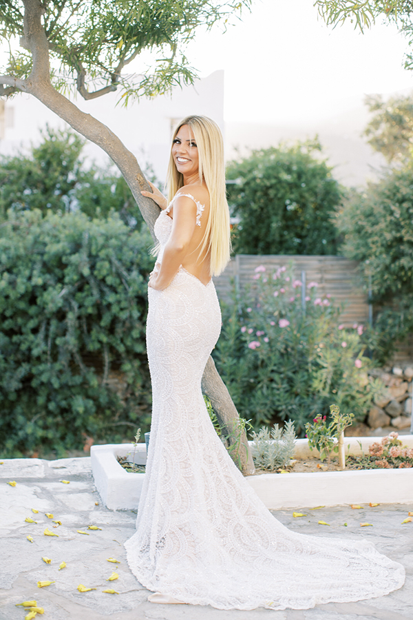 luxurious-summer-wedding-sifnos-romantic-blossoms-white-hues_13