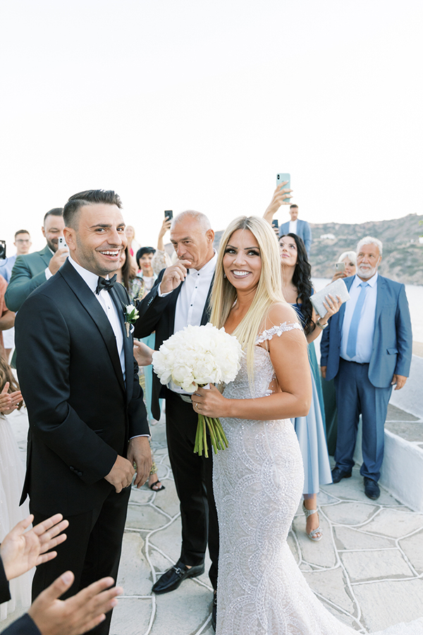 luxurious-summer-wedding-sifnos-romantic-blossoms-white-hues_26