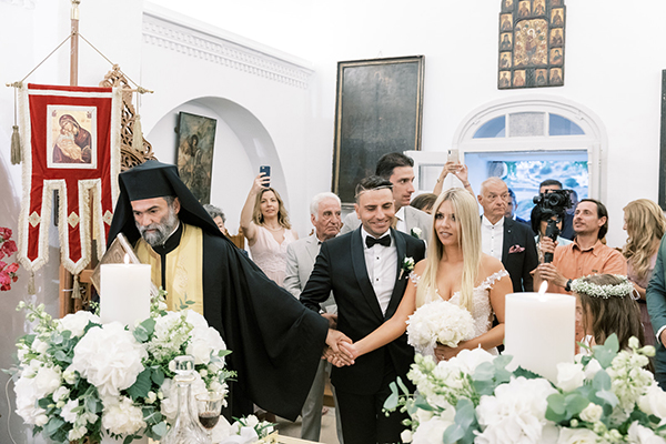 luxurious-summer-wedding-sifnos-romantic-blossoms-white-hues_31