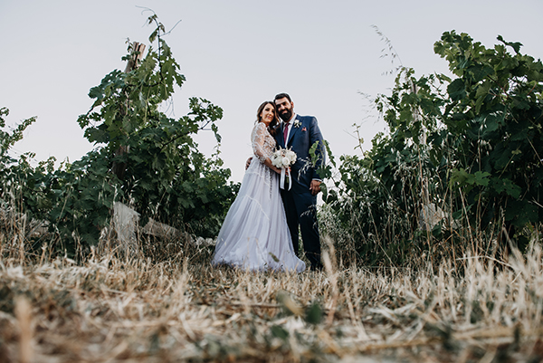 al-fresco-summer-wedding-athens-white-blooms-romantic-details_01