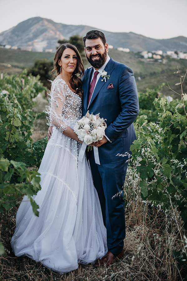 al-fresco-summer-wedding-athens-white-blooms-romantic-details_02