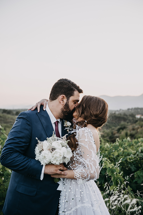 al-fresco-summer-wedding-athens-white-blooms-romantic-details_04x