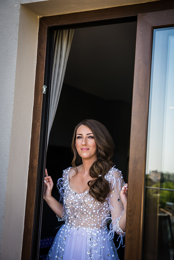 al-fresco-summer-wedding-athens-white-blooms-romantic-details_08
