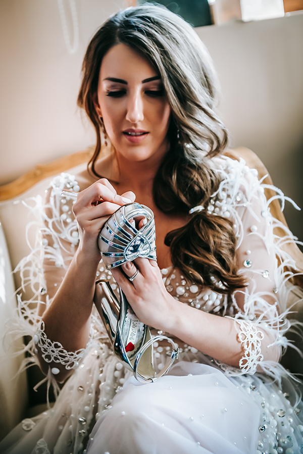 al-fresco-summer-wedding-athens-white-blooms-romantic-details_09