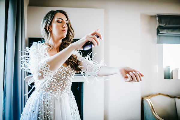 al-fresco-summer-wedding-athens-white-blooms-romantic-details_11