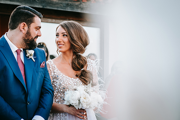 al-fresco-summer-wedding-athens-white-blooms-romantic-details_19