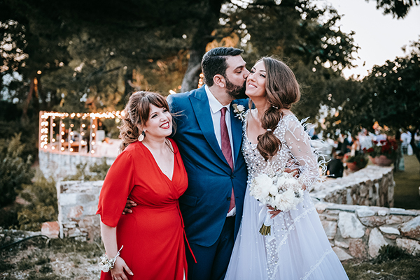 al-fresco-summer-wedding-athens-white-blooms-romantic-details_22