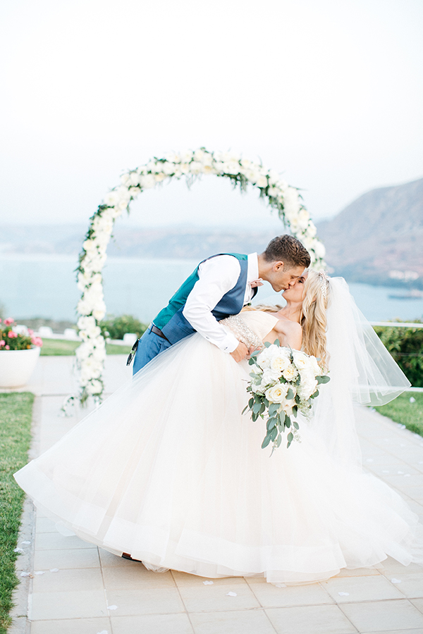 destination-wedding-crete-stunningly-beautiful-florals_03