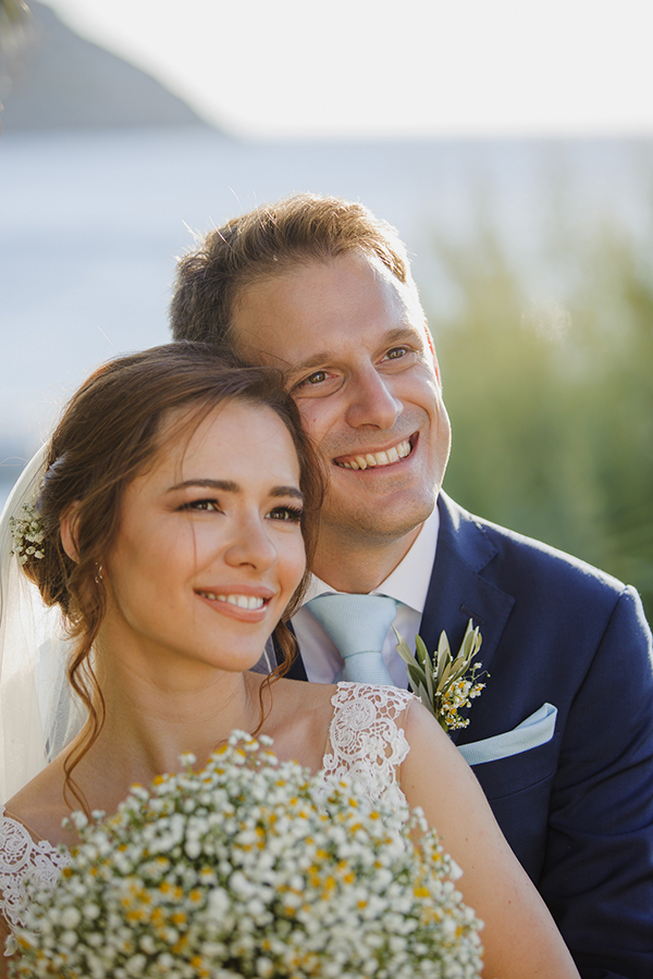 romantic-summer-wedding-athens-lovely-flowers_02