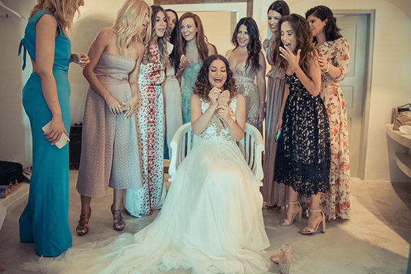 summer-romantic-wedding-santorini-white-peonies-roses_06x