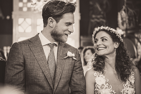 summer-romantic-wedding-santorini-white-peonies-roses_13