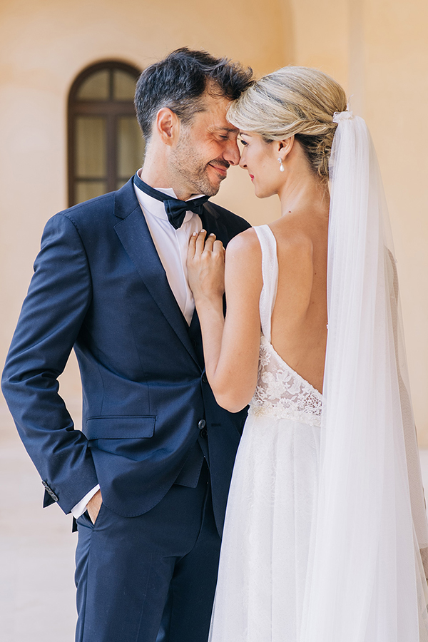 gorgeous-summer-wedding-athens-white-blooms-lush-greenery_03