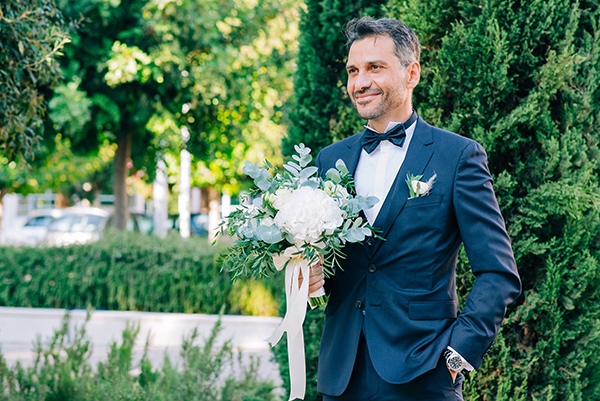 gorgeous-summer-wedding-athens-white-blooms-lush-greenery_16