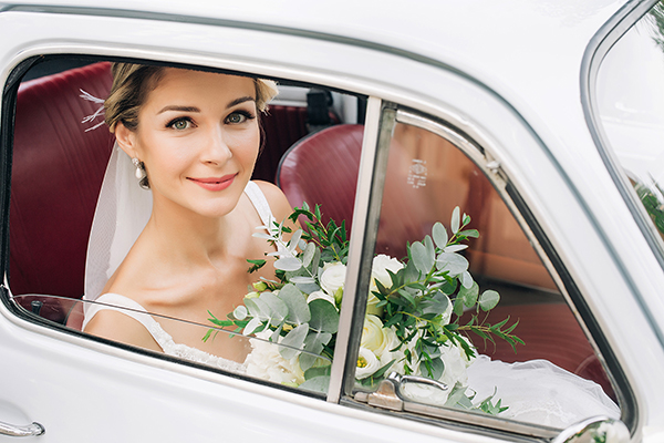 gorgeous-summer-wedding-athens-white-blooms-lush-greenery_31