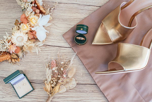 boho-destination-wedding-mani-pampas-grass-dried-flowers_04