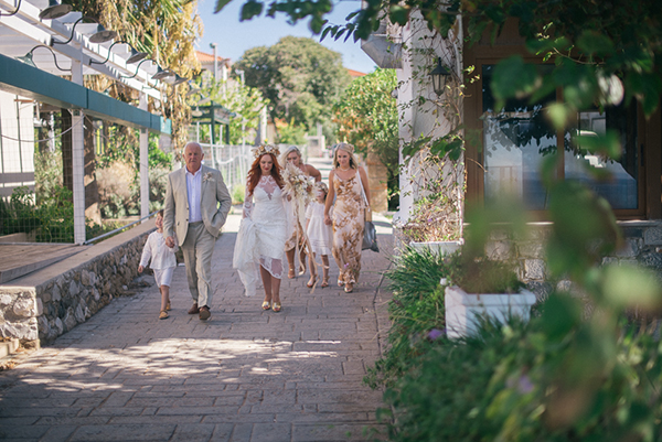 boho-destination-wedding-mani-pampas-grass-dried-flowers_13