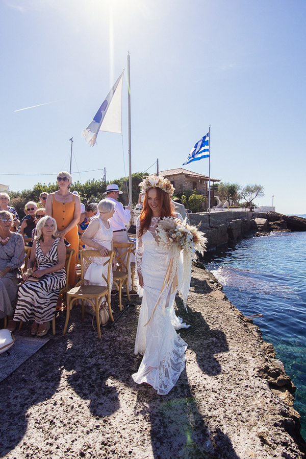 boho-destination-wedding-mani-pampas-grass-dried-flowers_17