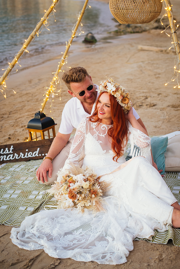 boho-destination-wedding-mani-pampas-grass-dried-flowers_37