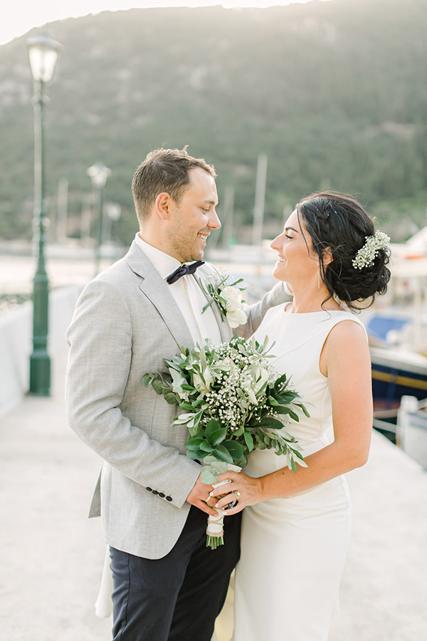 outdoor-summer-wedding-ithaki-romantic-white-flowers_04