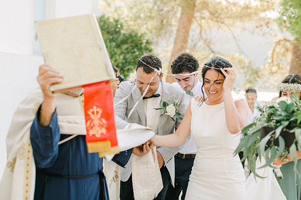outdoor-summer-wedding-ithaki-romantic-white-flowers_24