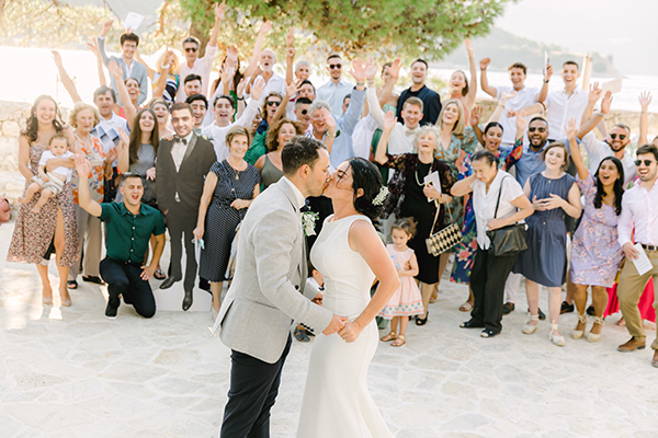 outdoor-summer-wedding-ithaki-romantic-white-flowers_25