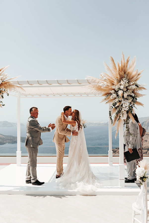 romantic-destination-santorini-island_15