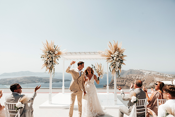 romantic-destination-santorini-island_23