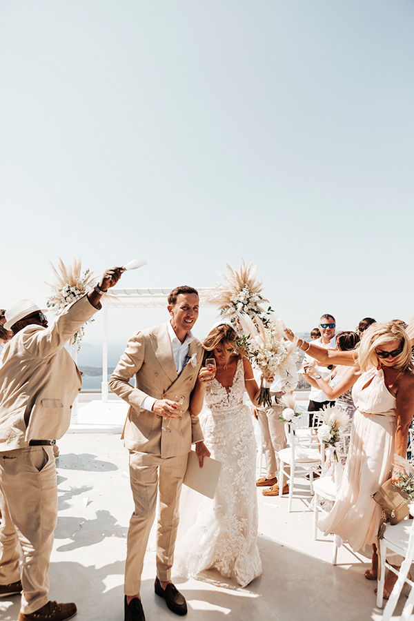 romantic-destination-santorini-island_24