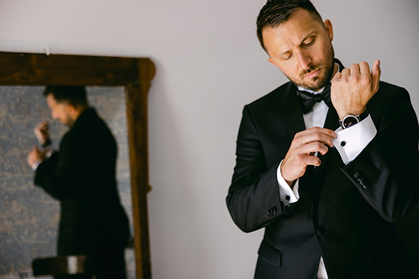 romantic-santorini-elopement-incredibly-beautiful-flowers_10