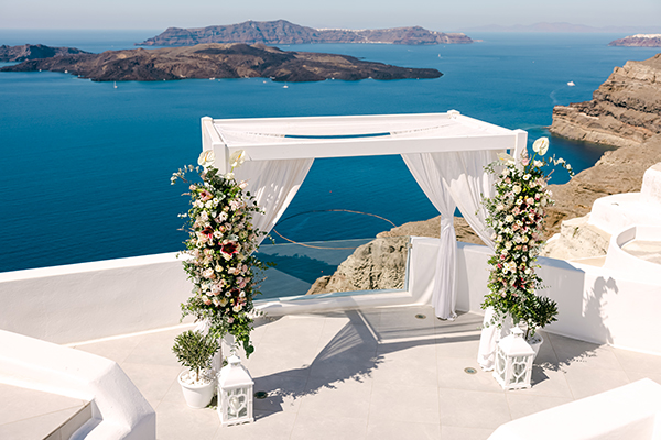 romantic-santorini-elopement-incredibly-beautiful-flowers_17
