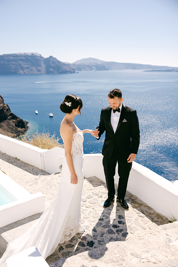 romantic-santorini-elopement-incredibly-beautiful-flowers_17x