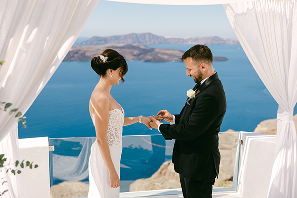 romantic-santorini-elopement-incredibly-beautiful-flowers_21