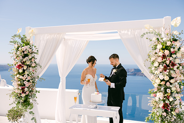 romantic-santorini-elopement-incredibly-beautiful-flowers_27
