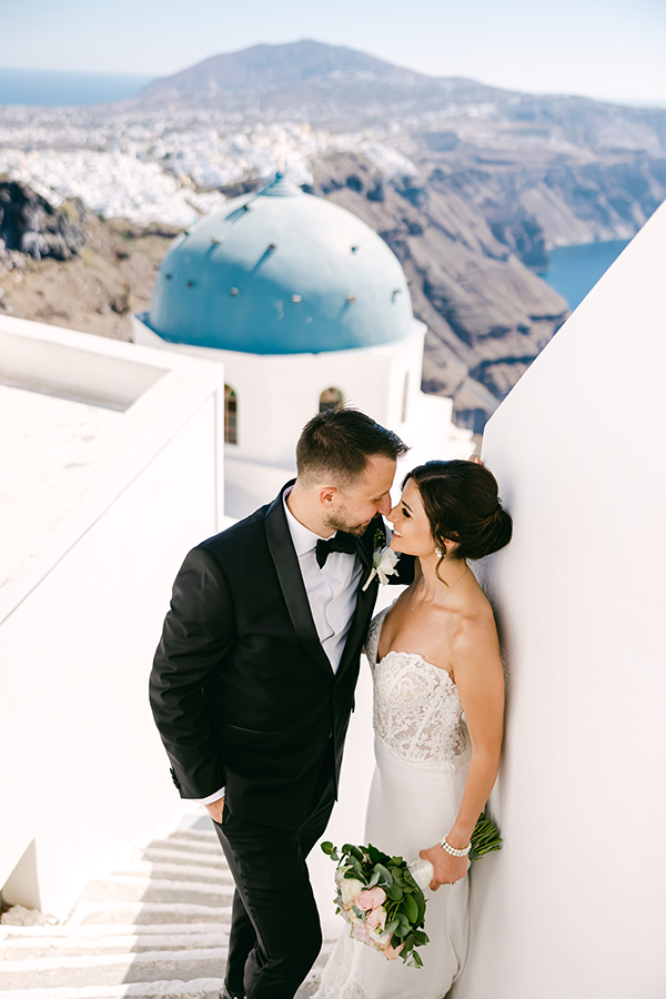 romantic-santorini-elopement-incredibly-beautiful-flowers_29