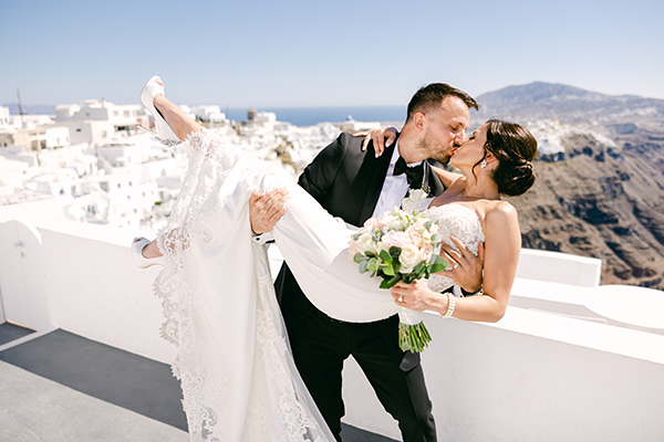 romantic-santorini-elopement-incredibly-beautiful-flowers_31