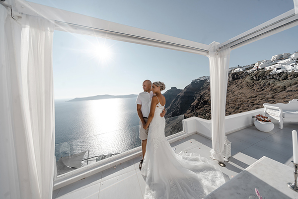intimate-destination-wedding-santorini-white-pink-florals_17